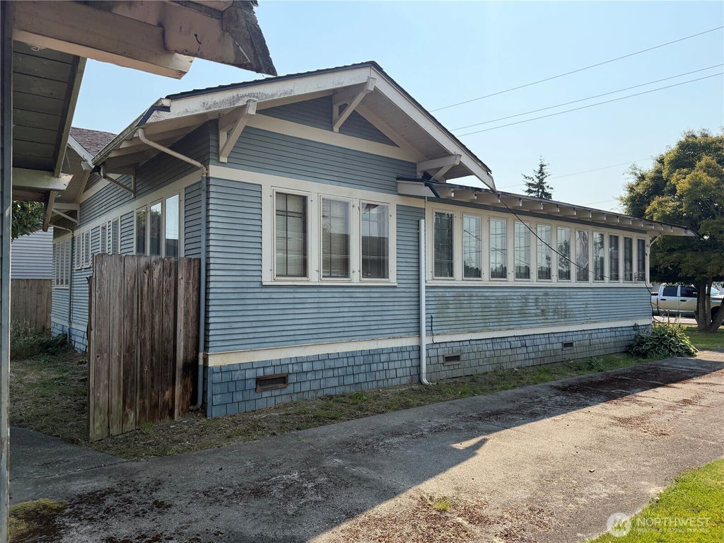 Photo of 1814 Douglas Street, Mount Vernon, WA 98273 (MLS # 2569663)