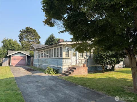 Photo of 1814 Douglas Street, Mount Vernon, WA 98273 (MLS # 2569663)