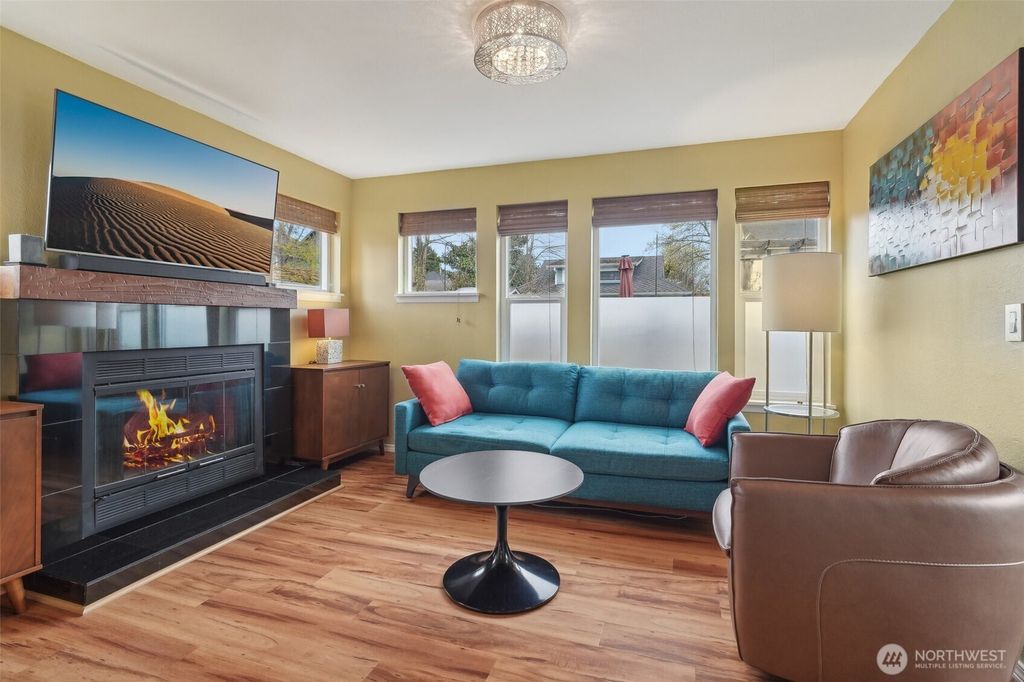 Photo of 945 21st Avenue, Seattle, WA 98122 (MLS # 2349078)