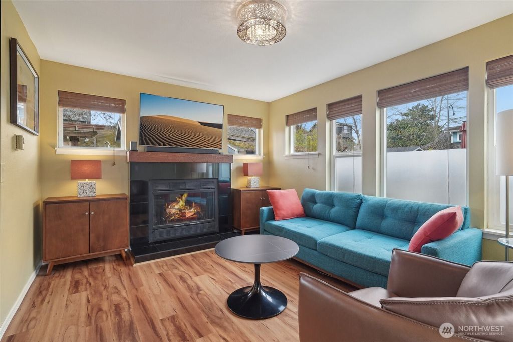 Photo of 945 21st Avenue, Seattle, WA 98122 (MLS # 2349078)