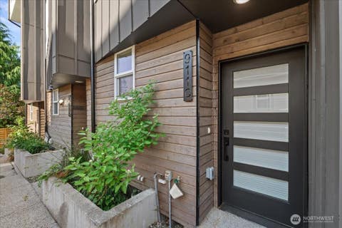 Photo of 911 NE 70th Street #C, Seattle, WA 98115 (MLS # 2549834)