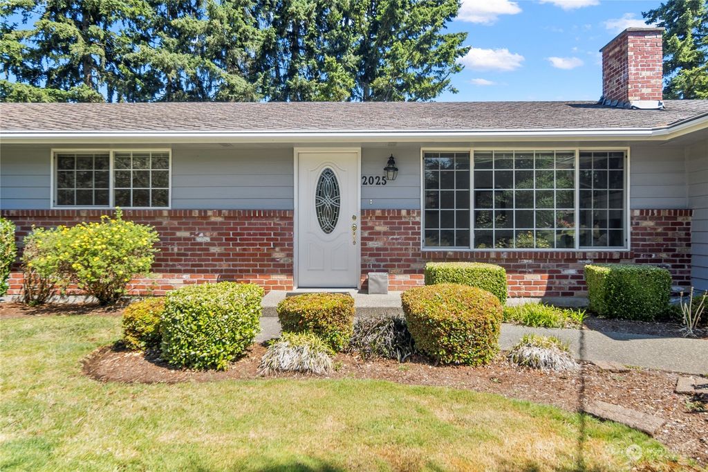 Photo of 2025 122nd Place SE, Everett, WA 98208 (MLS # 2261976)