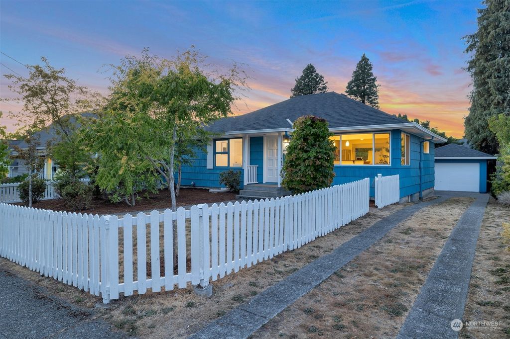 Photo of 4814 NE 74th Street, Seattle, WA 98115 (MLS # 2140450)