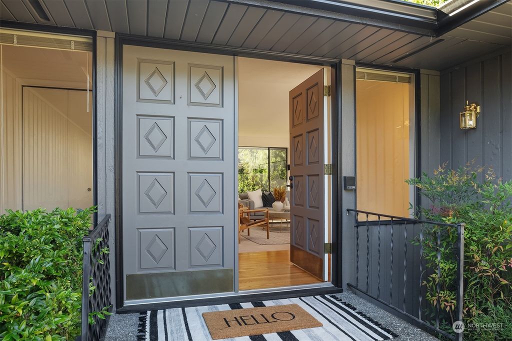 Photo of 20225 41st Place NE, Lake Forest Park, WA 98155 (MLS # 2286478)