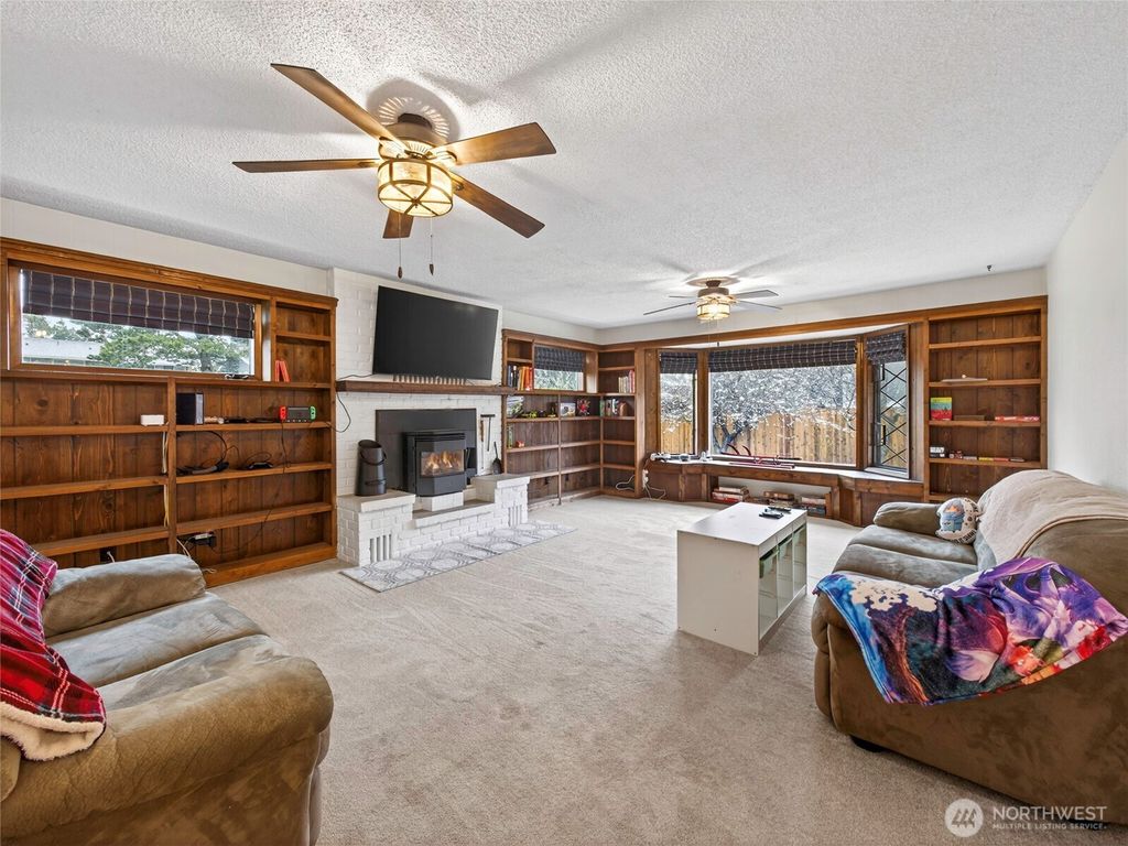 Photo of 1507 Ocean Beach Boulevard S, Long Beach, WA 98631 (MLS # 2490753)