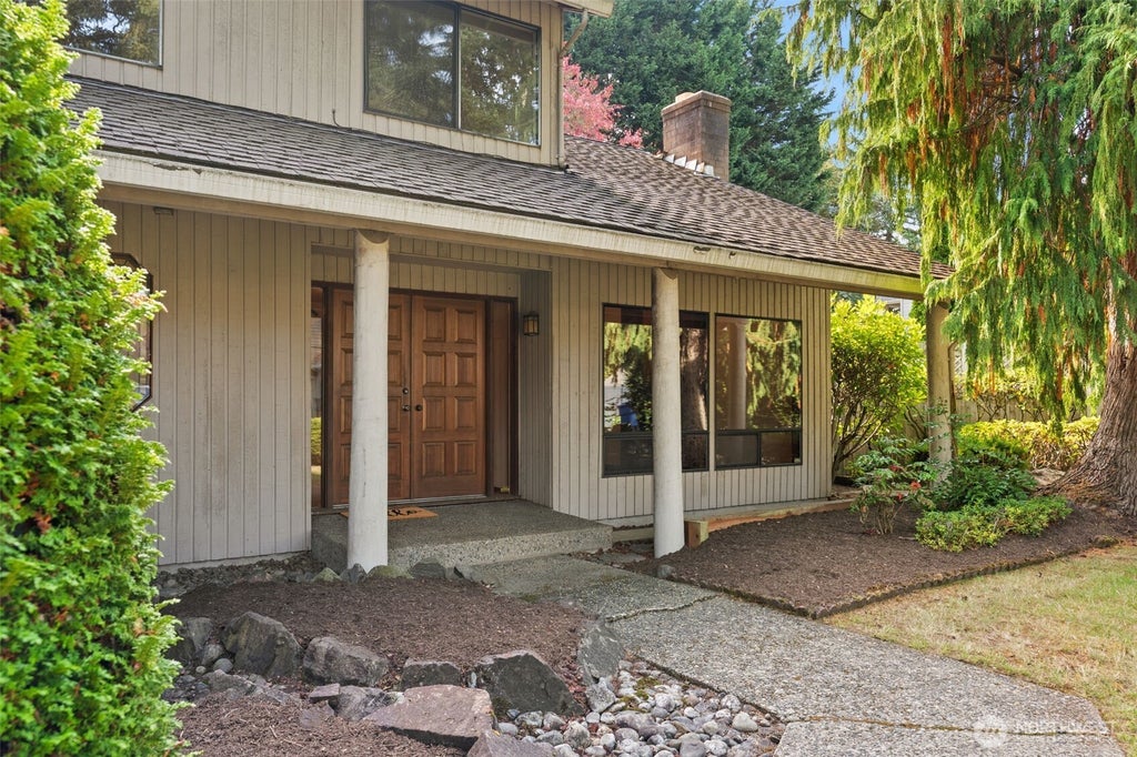 Photo of 405 140th Avenue NE, Bellevue, WA 98005 (MLS # 2590438)