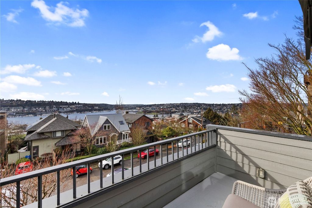 Photo of 2024 Broadway E, Seattle, WA 98102 (MLS # 2331420)