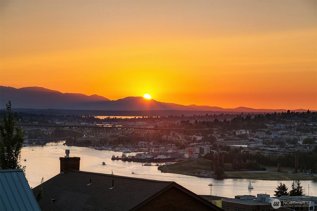 Photo of 2024 Broadway E, Seattle, WA 98102 (MLS # 2331420)