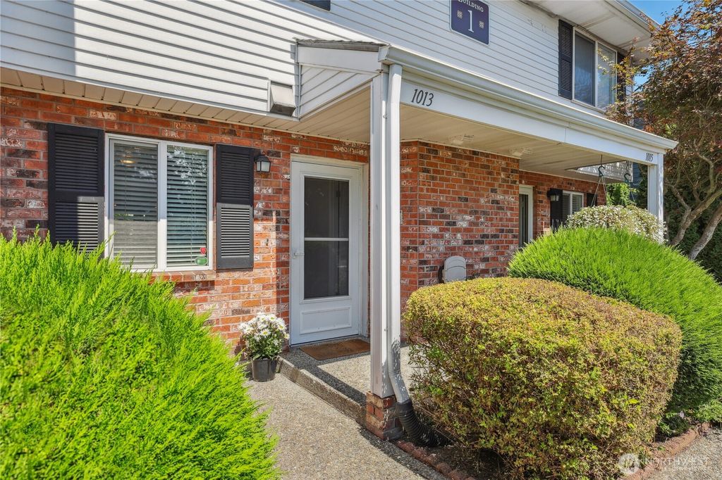 Photo of 957 12th Street NE #1013, Auburn, WA 98002 (MLS # 2413633)