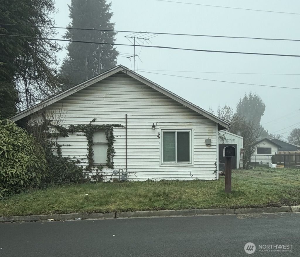 Photo of 2105 D Street SE, Auburn, WA 98002 (MLS # 2470091)