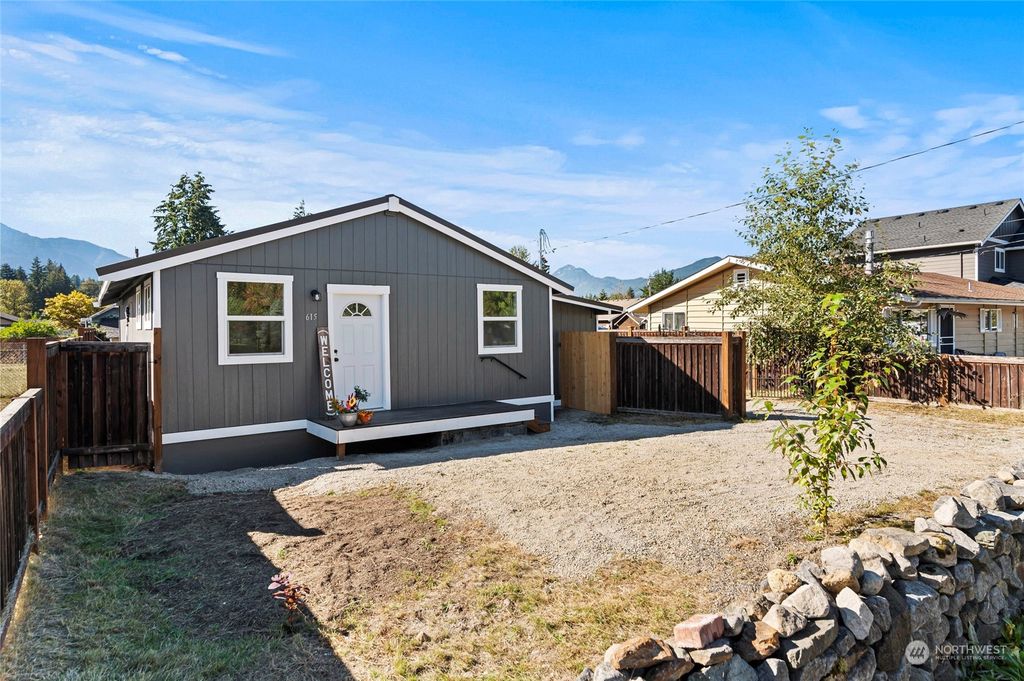 Photo of 615 Givens Avenue, Darrington, WA 98241 (MLS # 2295455)