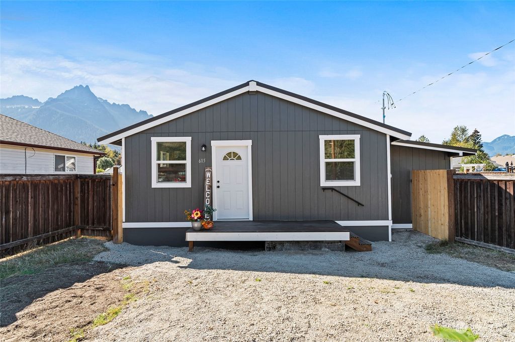 Photo of 615 Givens Avenue, Darrington, WA 98241 (MLS # 2295455)