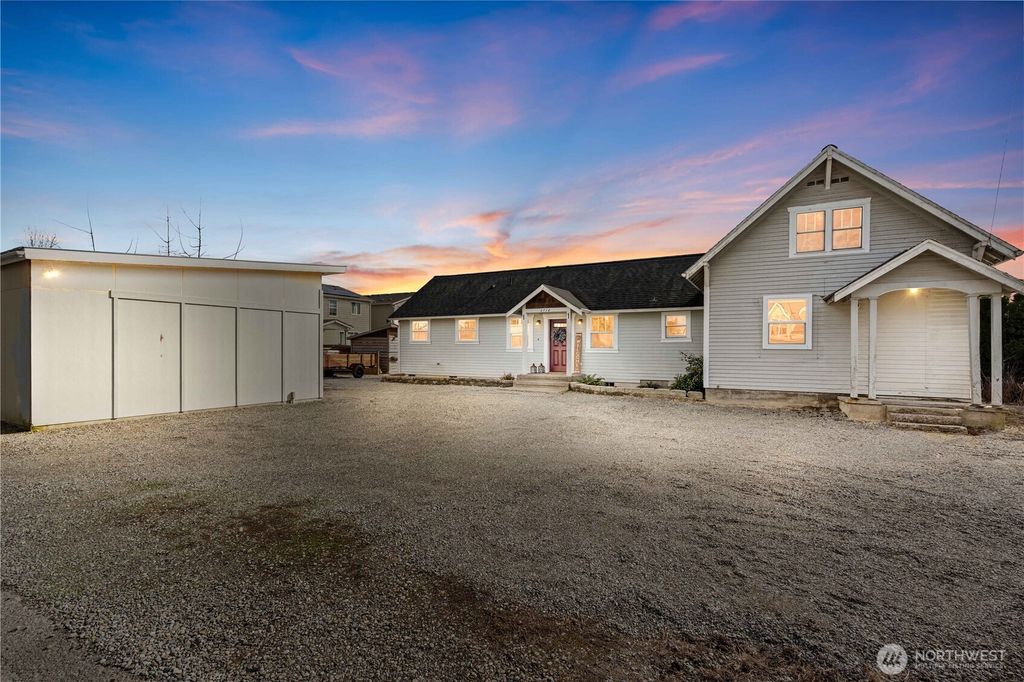 Photo of 2710 16th Avenue NW, Puyallup, WA 98371 (MLS # 2489408)