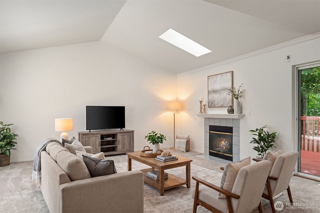 Photo of 919 SW 319th Place, Federal Way, WA 98023 (MLS # 2526678)