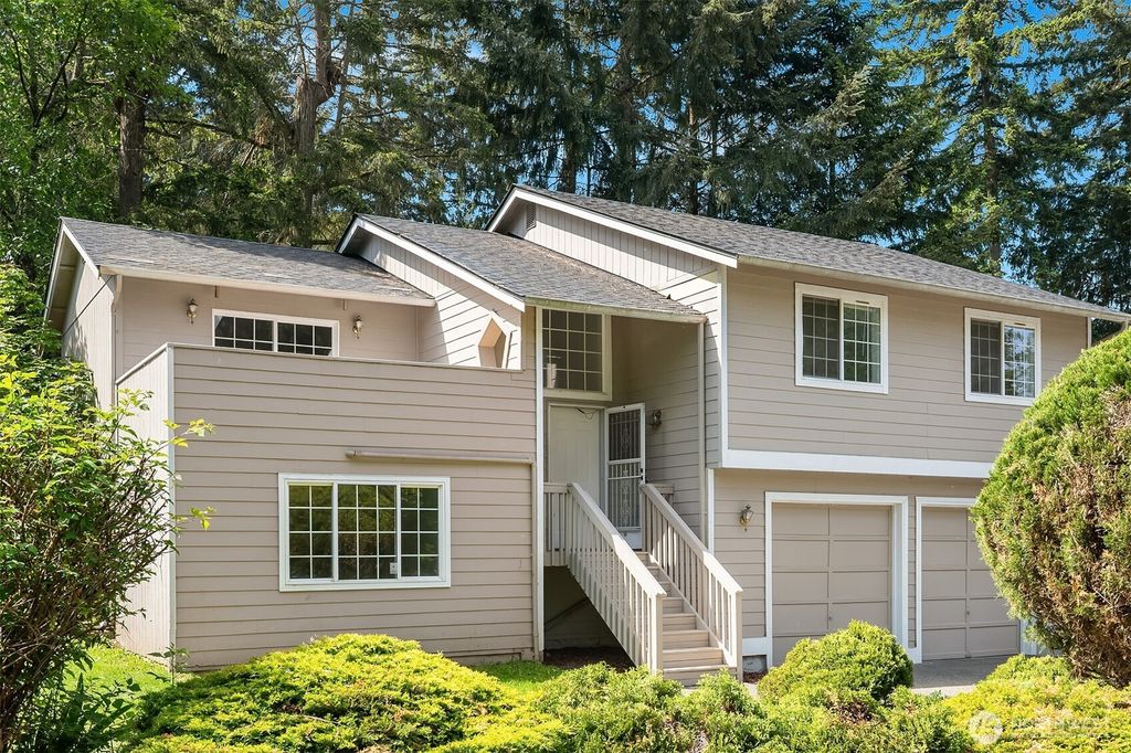 Photo of 919 SW 319th Place, Federal Way, WA 98023 (MLS # 2526678)