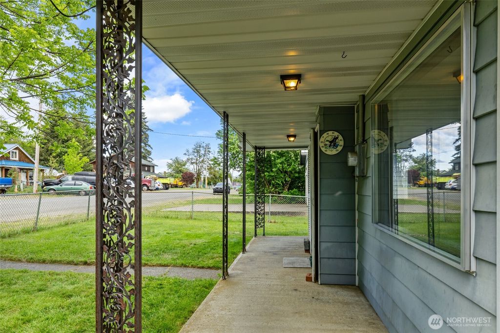 Photo of 410 1st Street, Easton, WA 98925 (MLS # 2528036)