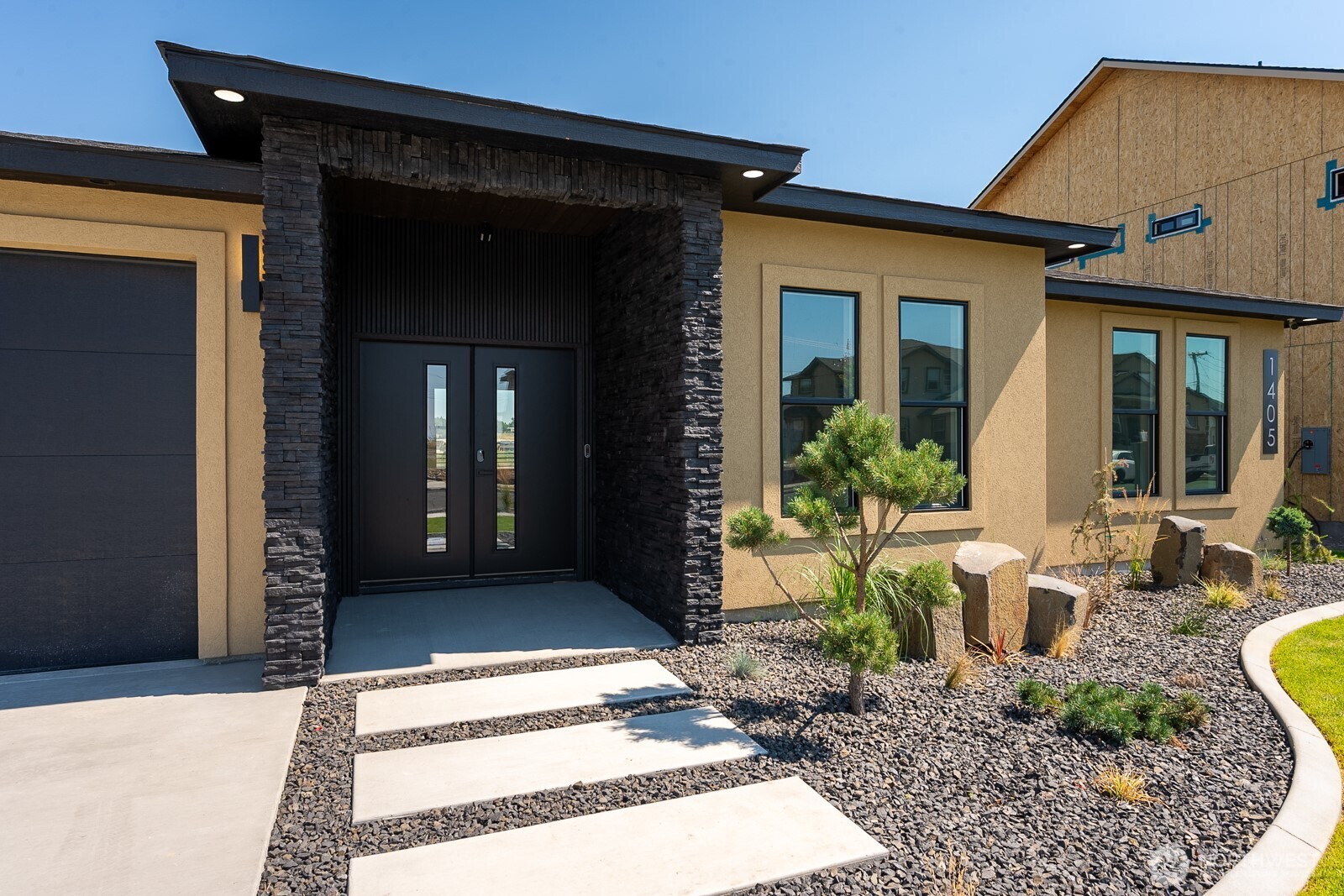 1405 W Lakeside Drive