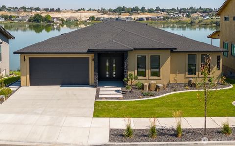 Photo of 1405 W Lakeside Drive, Moses Lake, WA 98837 (MLS # 2415479)