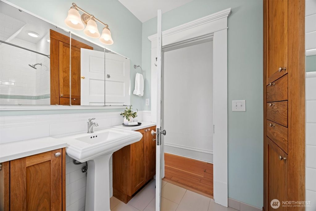 listing image 9361983683761313997