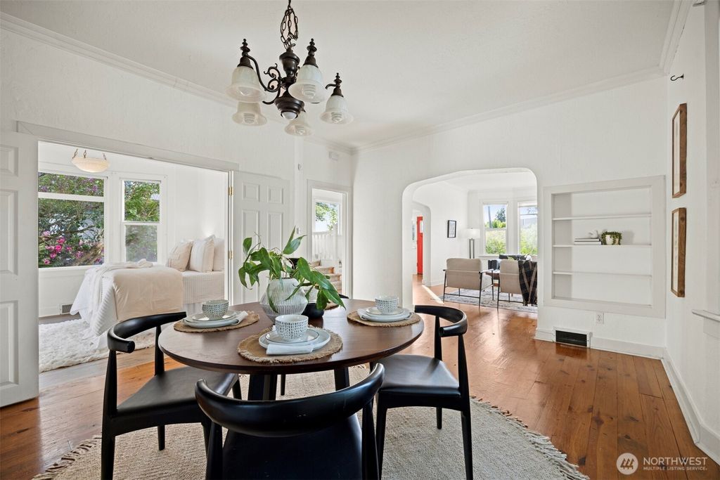 listing image 9366533137915385673