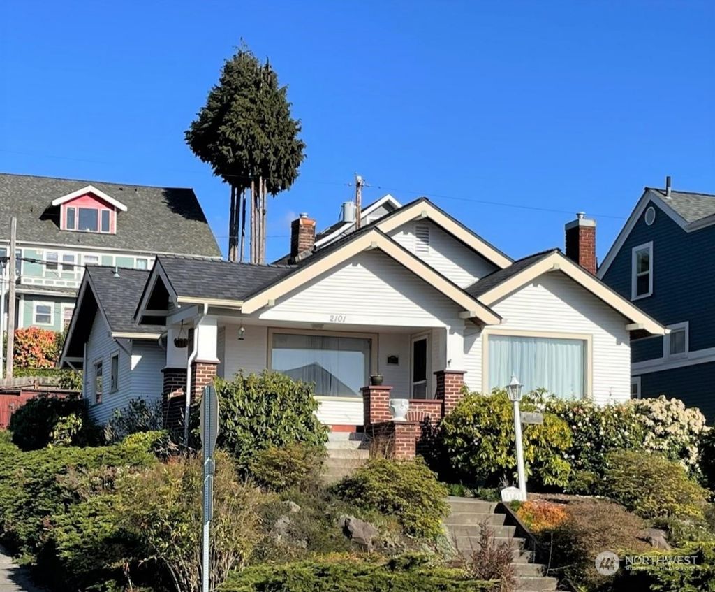 Photo of 2101 Grand Avenue, Everett, WA 98201 (MLS # 2059664)