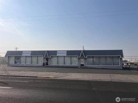Photo of 824 W 3rd Avenue, Moses Lake, WA 98837 (MLS # 2568275)