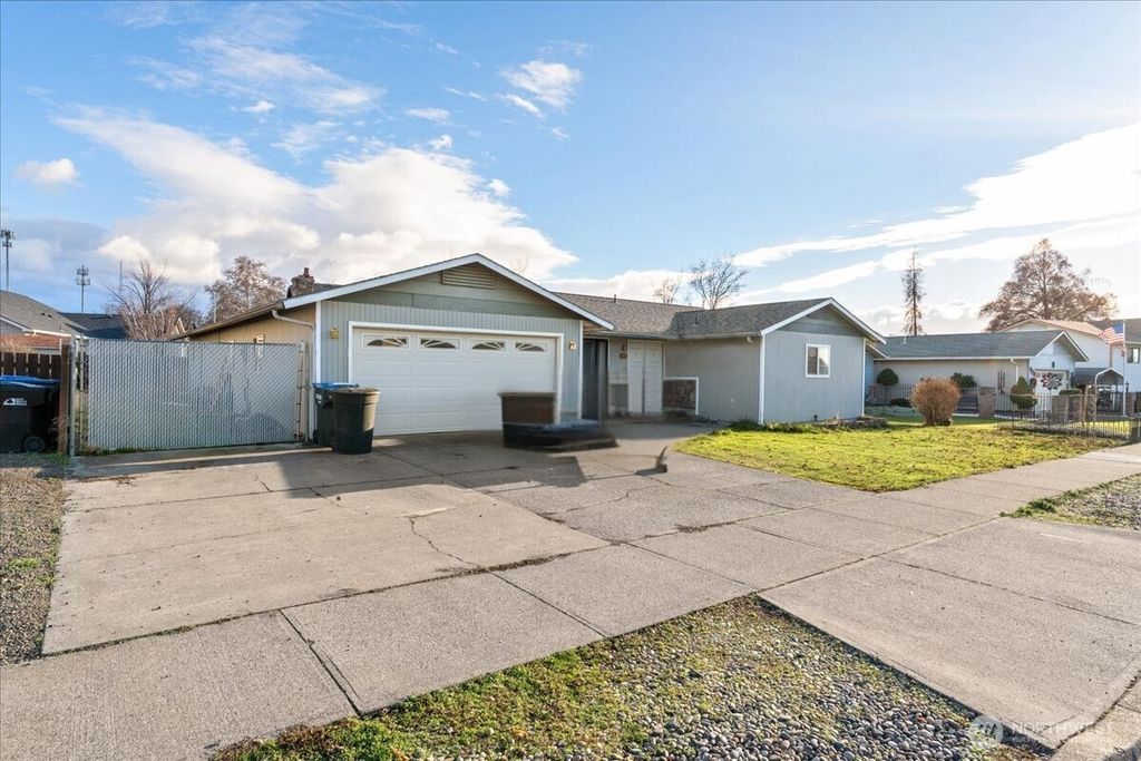 Photo of 225 Bandra Drive, Walla Walla, WA 99362 (MLS # 2459971)