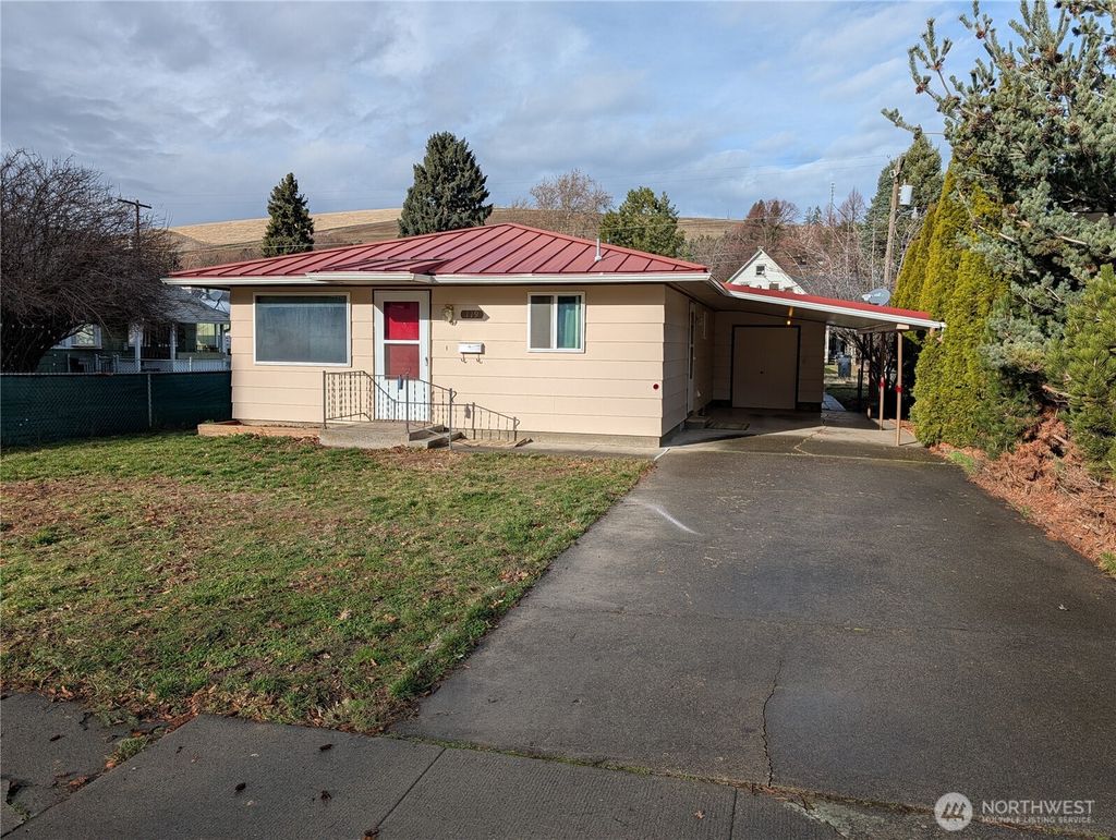 Photo of 119 E Richmond Avenue, Dayton, WA 99328 (MLS # 2464873)