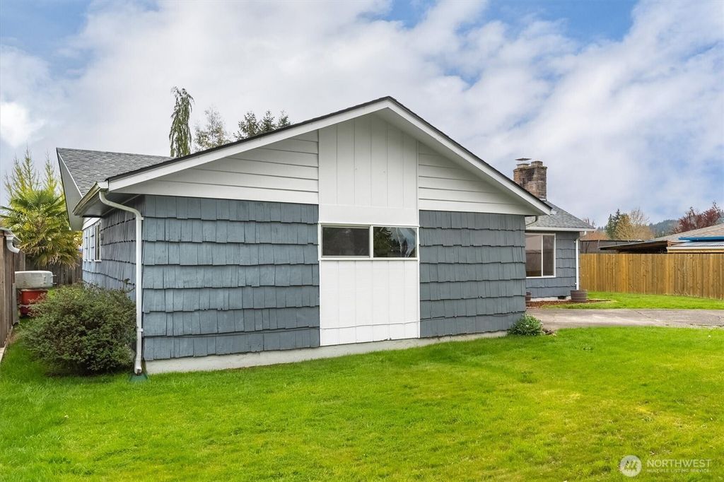 Photo of 2241 Rose Place, Longview, WA 98632 (MLS # 2506176)