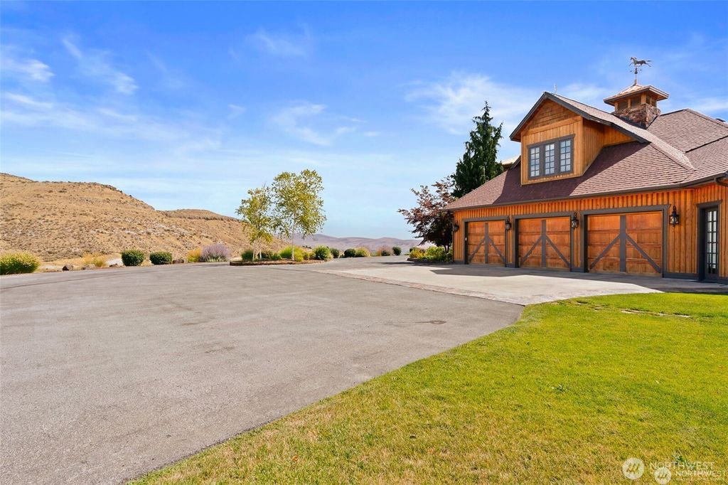 Photo of 721 Selah Ridge Drive, Selah, WA 98942 (MLS # 2488601)