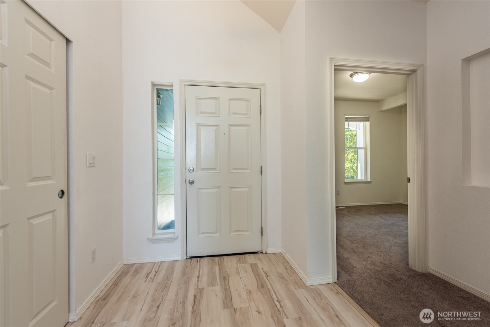 544 Blackhawk Loop