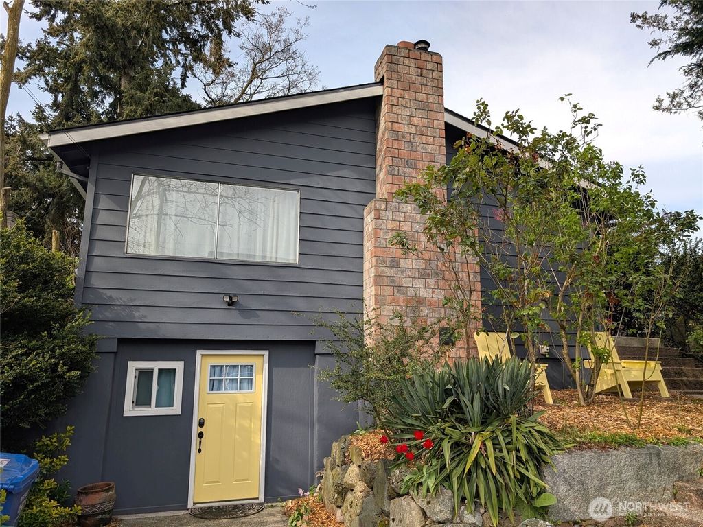 Photo of 936 N 101st Street, Seattle, WA 98133 (MLS # 2535493)