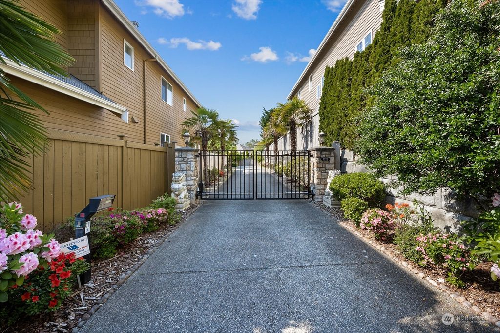 Photo of 1032 S 36th Place, Renton, WA 98055 (MLS # 2071733)