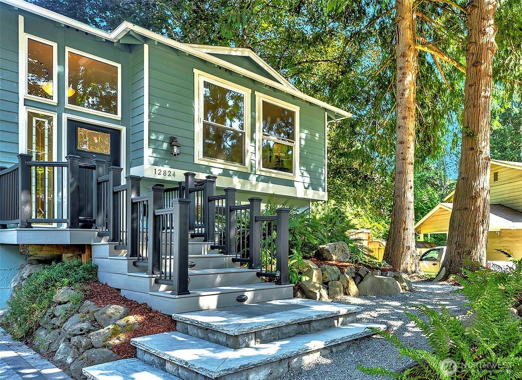 Photo of 12824 98th Place NE, Kirkland, WA 98034 (MLS # 2580185)