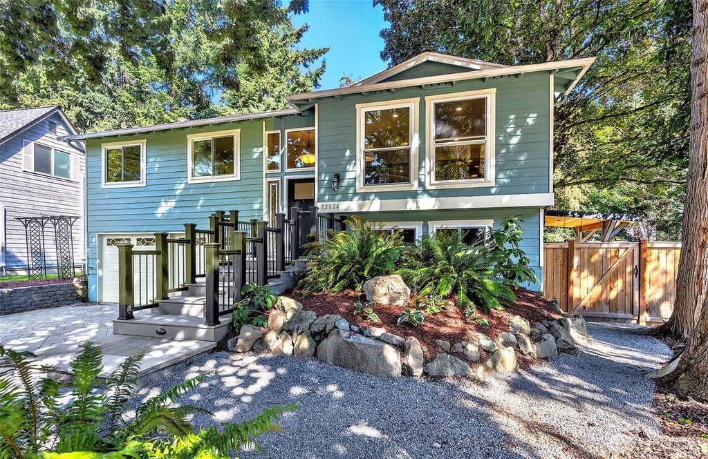Photo of 12824 98th Place NE, Kirkland, WA 98034 (MLS # 2580185)