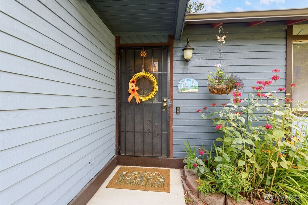 Photo of 10120 19th Place W, Everett, WA 98204 (MLS # 2422526)