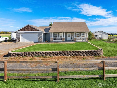 Photo of 240 Stone Tree Lane, Ellensburg, WA 98926 (MLS # 2593949)