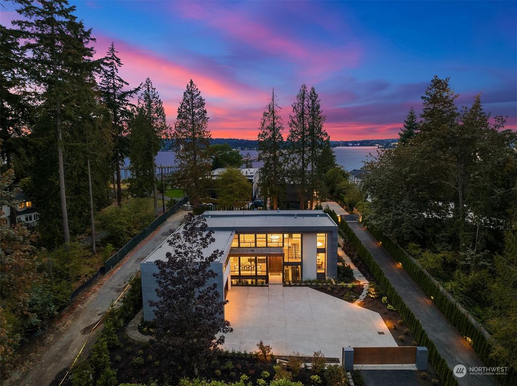 Photo of 3265 Evergreen Point Road, Medina, WA 98039 (MLS # 2053398)