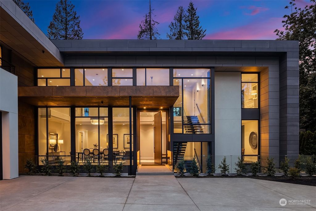 Photo of 3265 Evergreen Point Road, Medina, WA 98039 (MLS # 2053398)