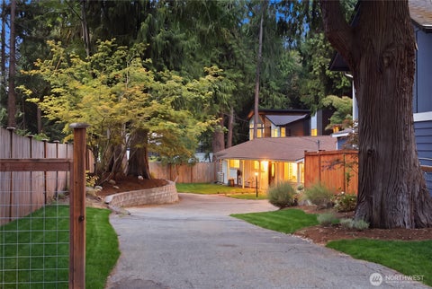 Photo of 13323 108th Avenue NE, Kirkland, WA 98034 (MLS # 2573474)