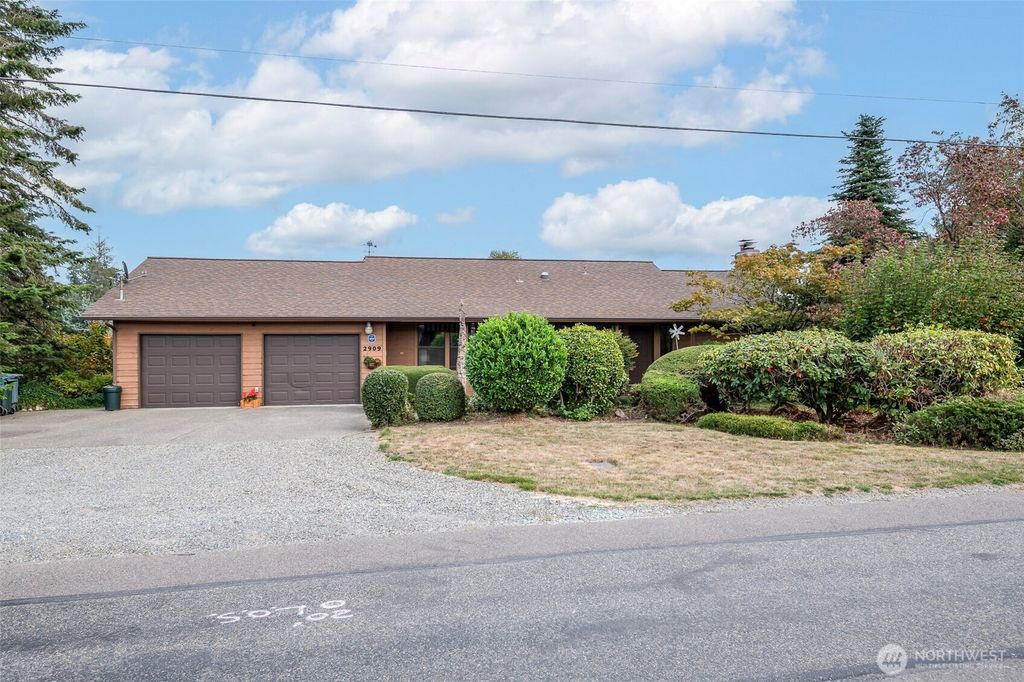 Photo of 2909 13th Street SW, Puyallup, WA 98373 (MLS # 2443565)