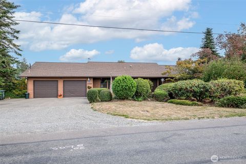 Photo of 2909 13th Street SW, Puyallup, WA 98373 (MLS # 2443565)