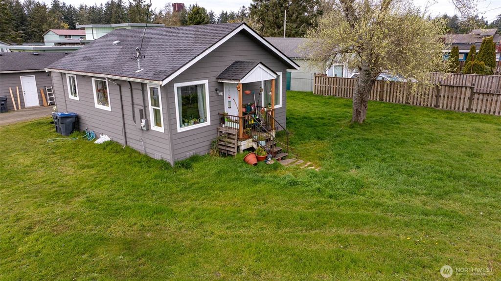 Photo of 605 N Montesano Street, Westport, WA 98595 (MLS # 2506750)