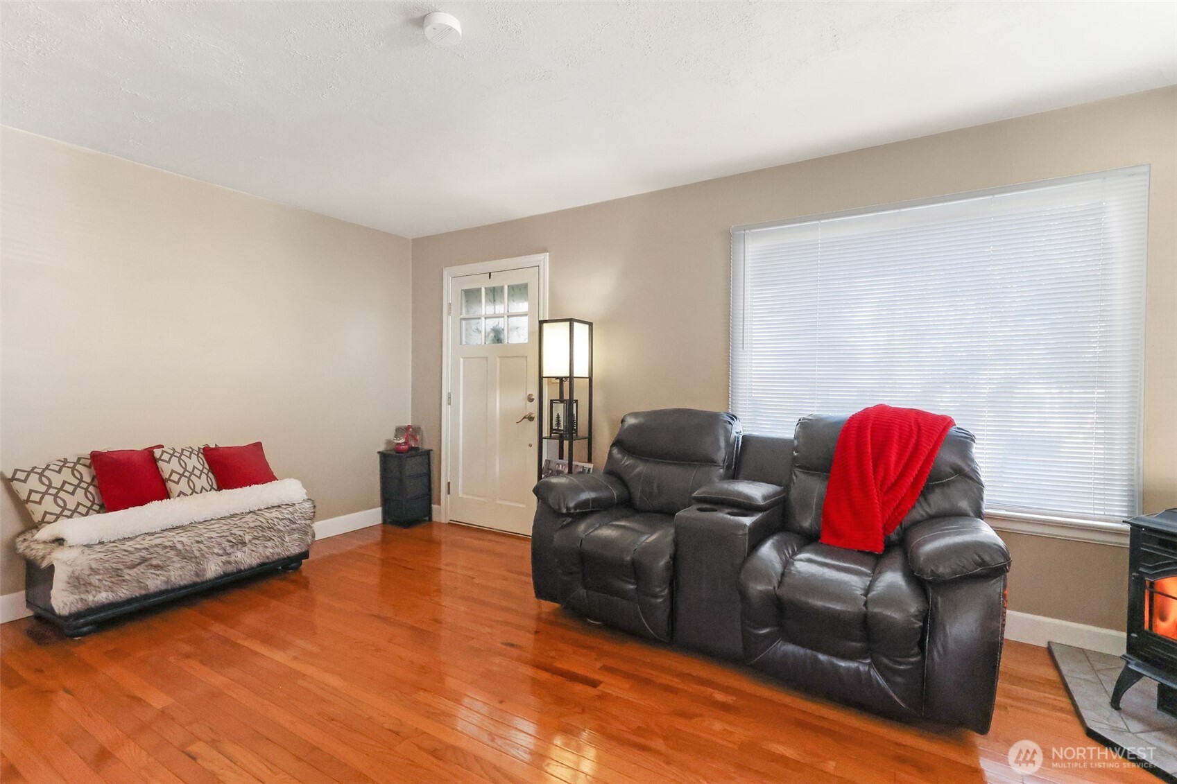 2315 Mountain View Avenue W