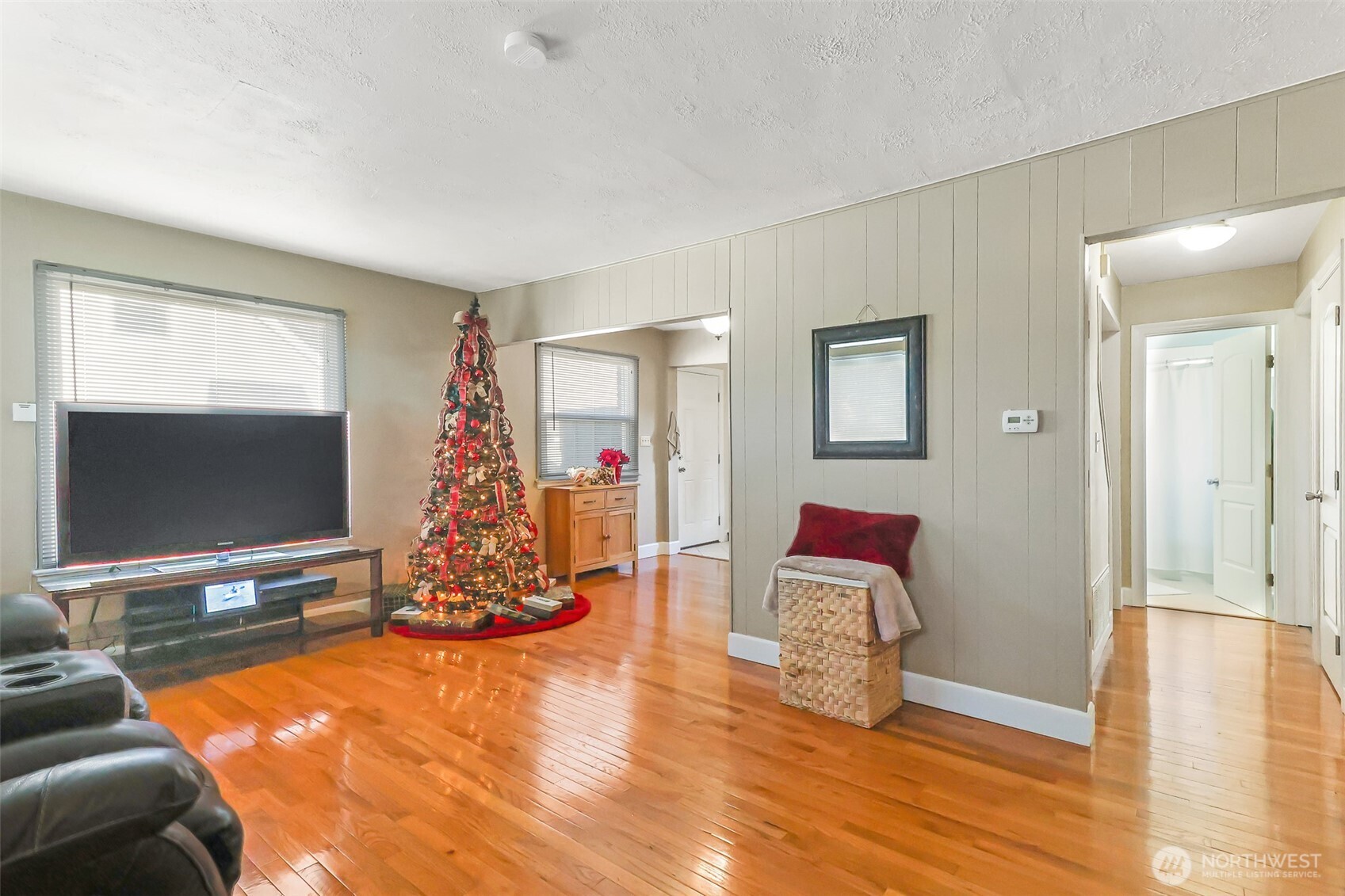 2315 Mountain View Avenue W