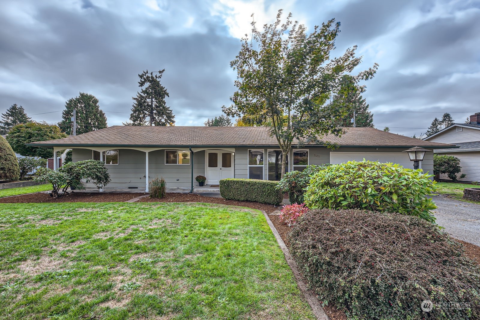 7631 Emerald Drive SW