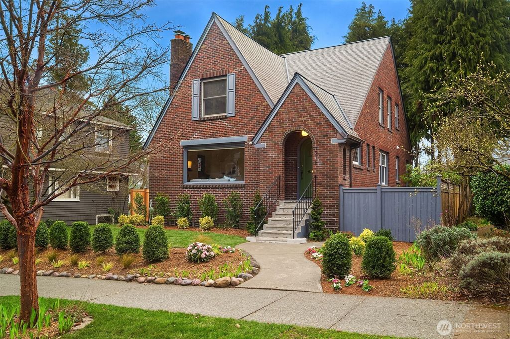 Photo of 1216 NE 77th Street, Seattle, WA 98115 (MLS # 2490945)