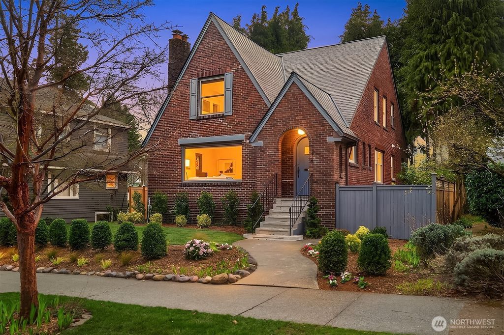 Photo of 1216 NE 77th Street, Seattle, WA 98115 (MLS # 2490945)