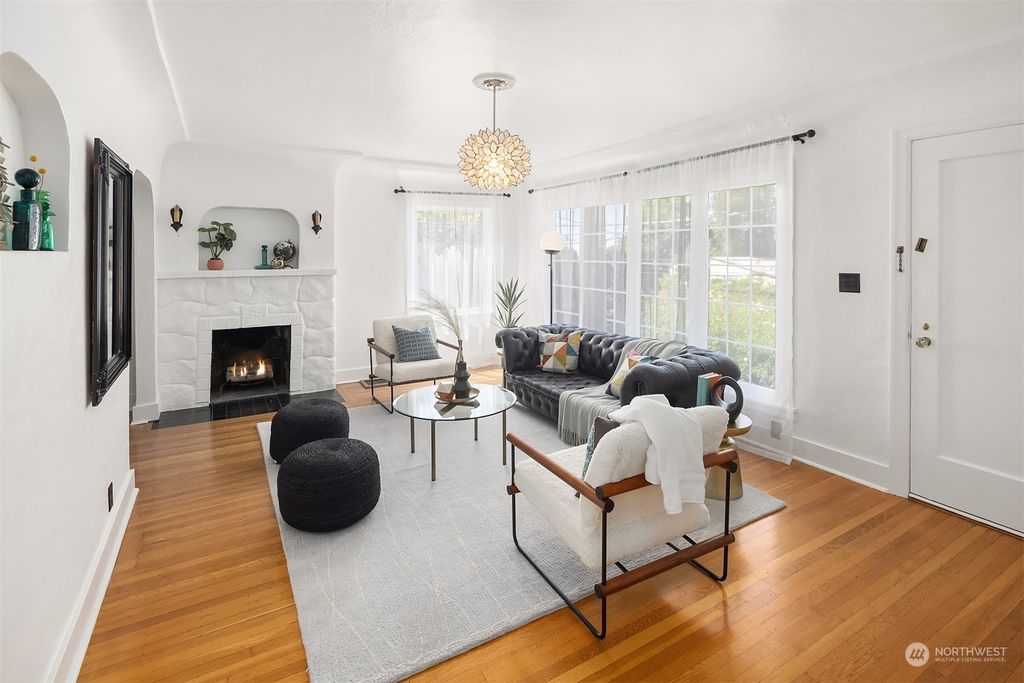 Photo of 2420 Westview Drive W, Seattle, WA 98119 (MLS # 2127899)