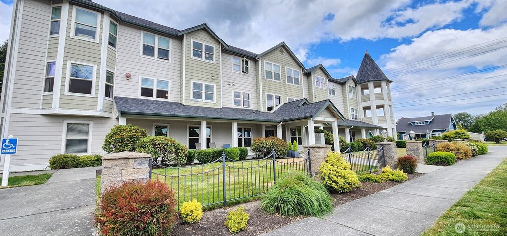 Photo of 406 Wood Street #201, Snohomish, WA 98290 (MLS # 2419242)